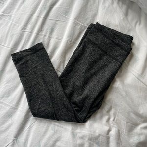 Heathered grey cropped Under Armour leggings